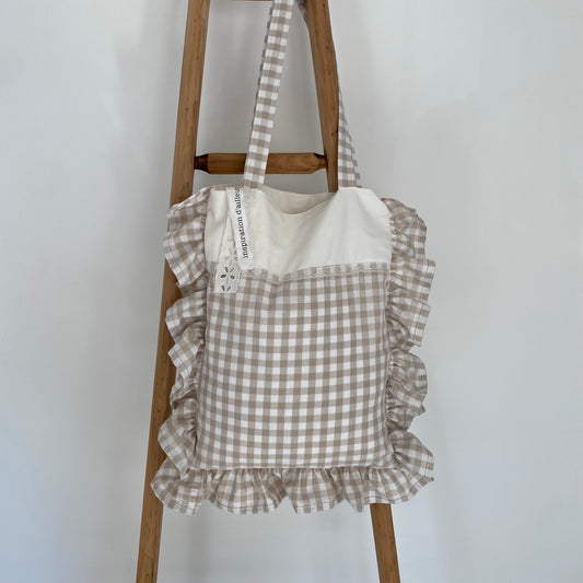 Cabas Eugénie artisanal en tissu vichy beige avec liseré dentelle et anses assorties