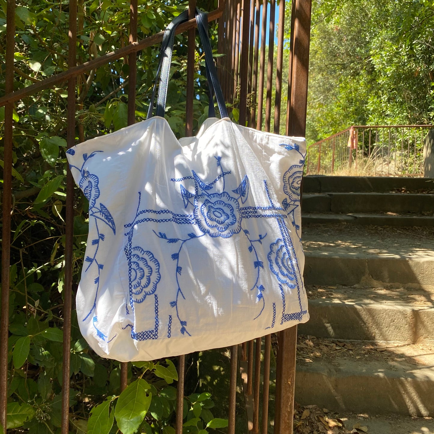 Cabas Berth – Cabas artisanal en lin ancien brodé
