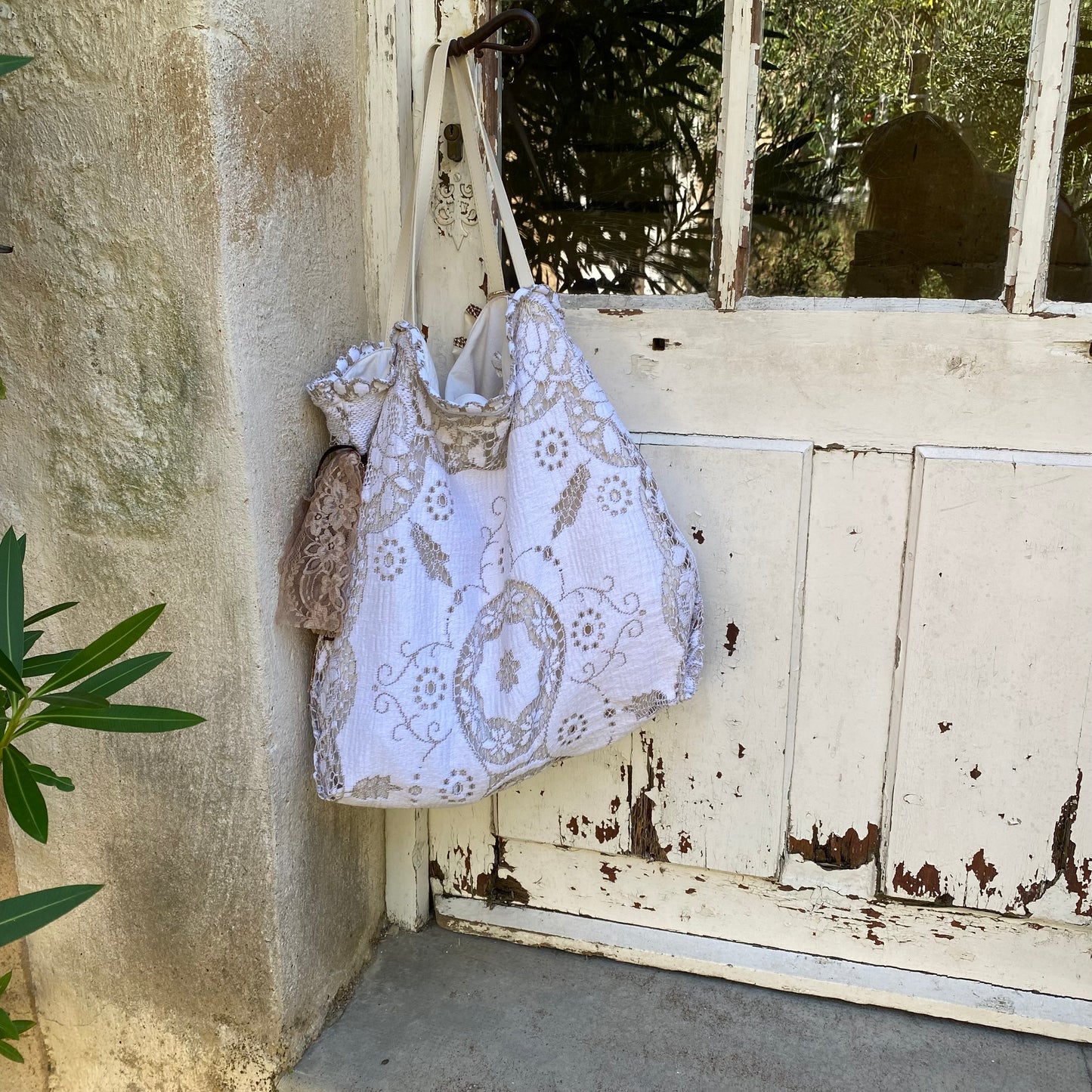 Cabas Paulette en napperon dentelle et lin ancien upcyclé – Pièce unique handmade