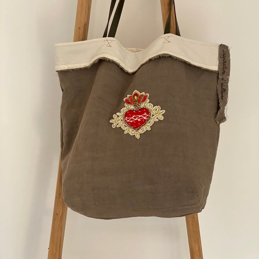 Cabas Ambroise kaki en drap ancien upcyclé & écusson cœur